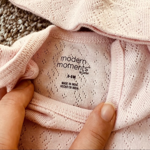 Gerber | Eyelet Onesie & Hat Set - Picture 4 of 5